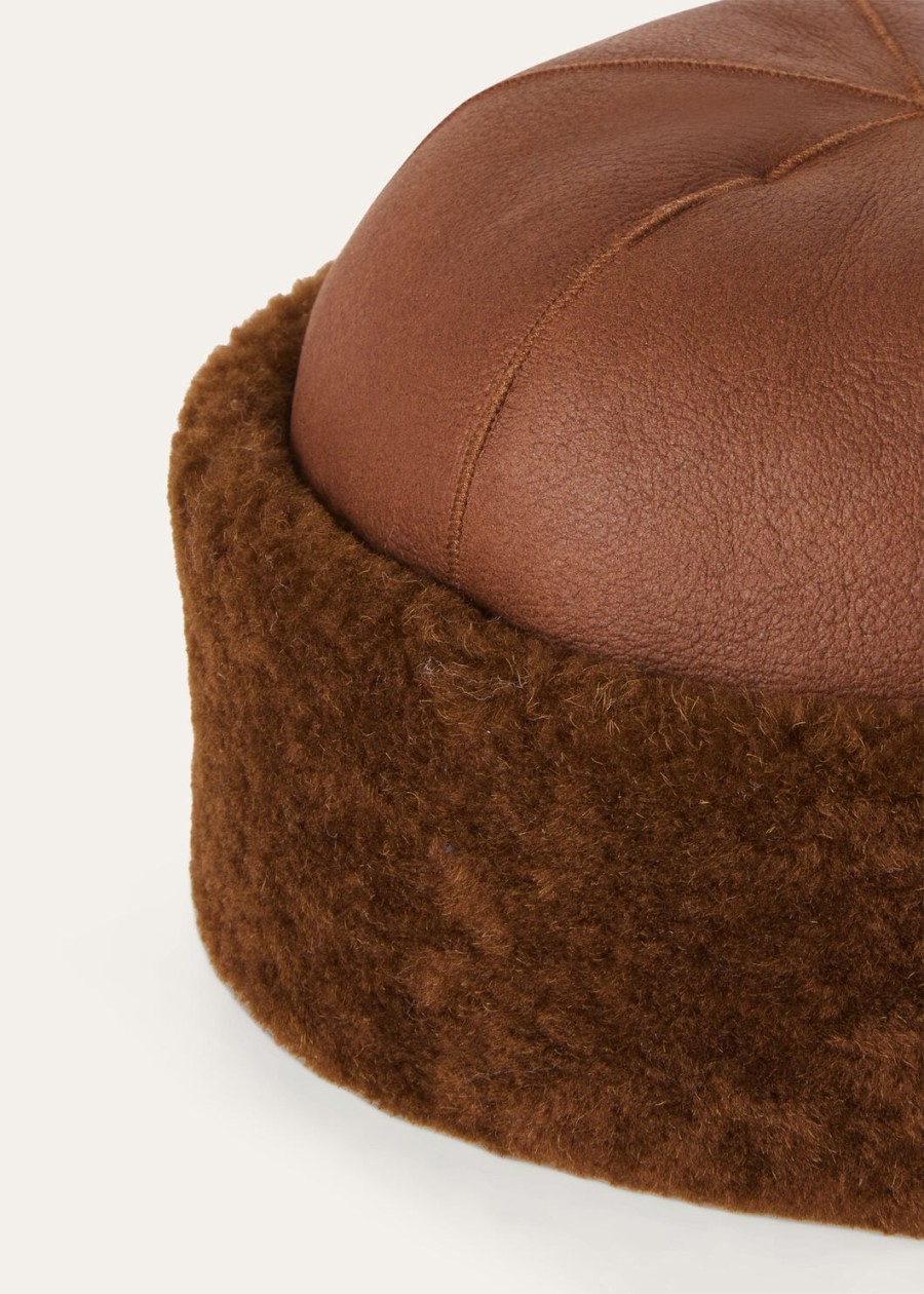 lys beanie hat in shearling highlander camel