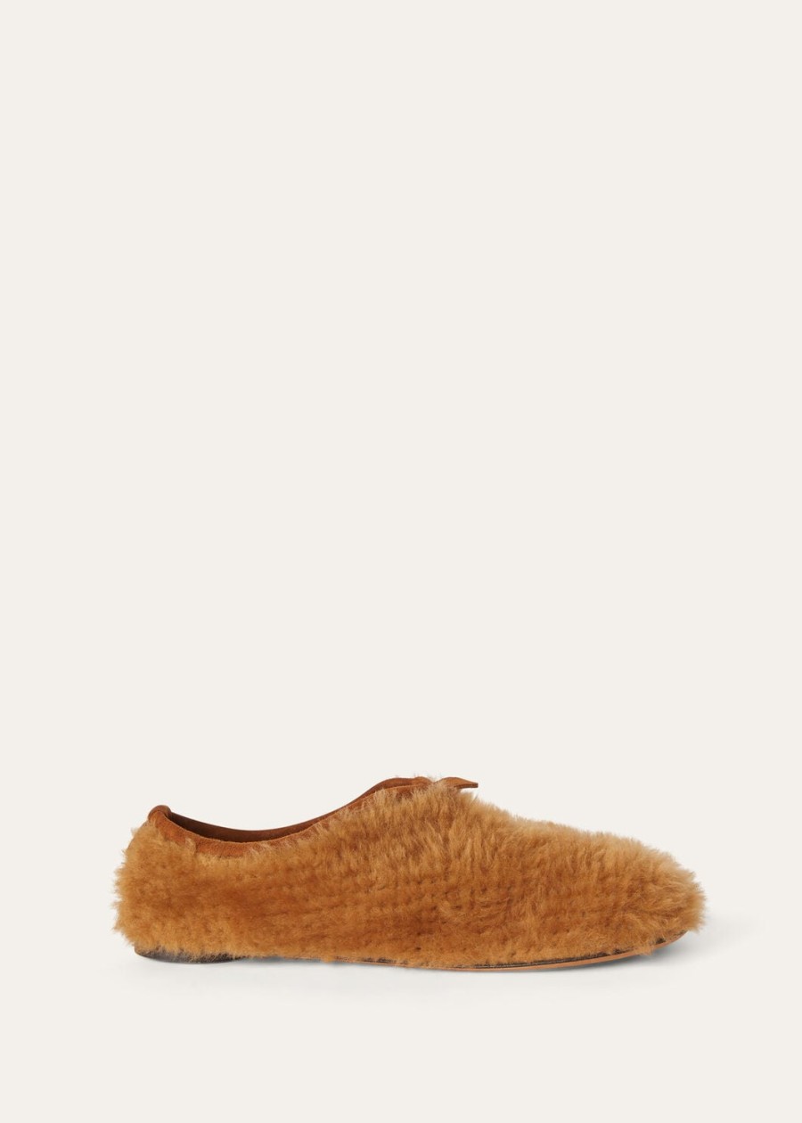 luchtige platte loafers van schapenvacht met gember-gouden melange.