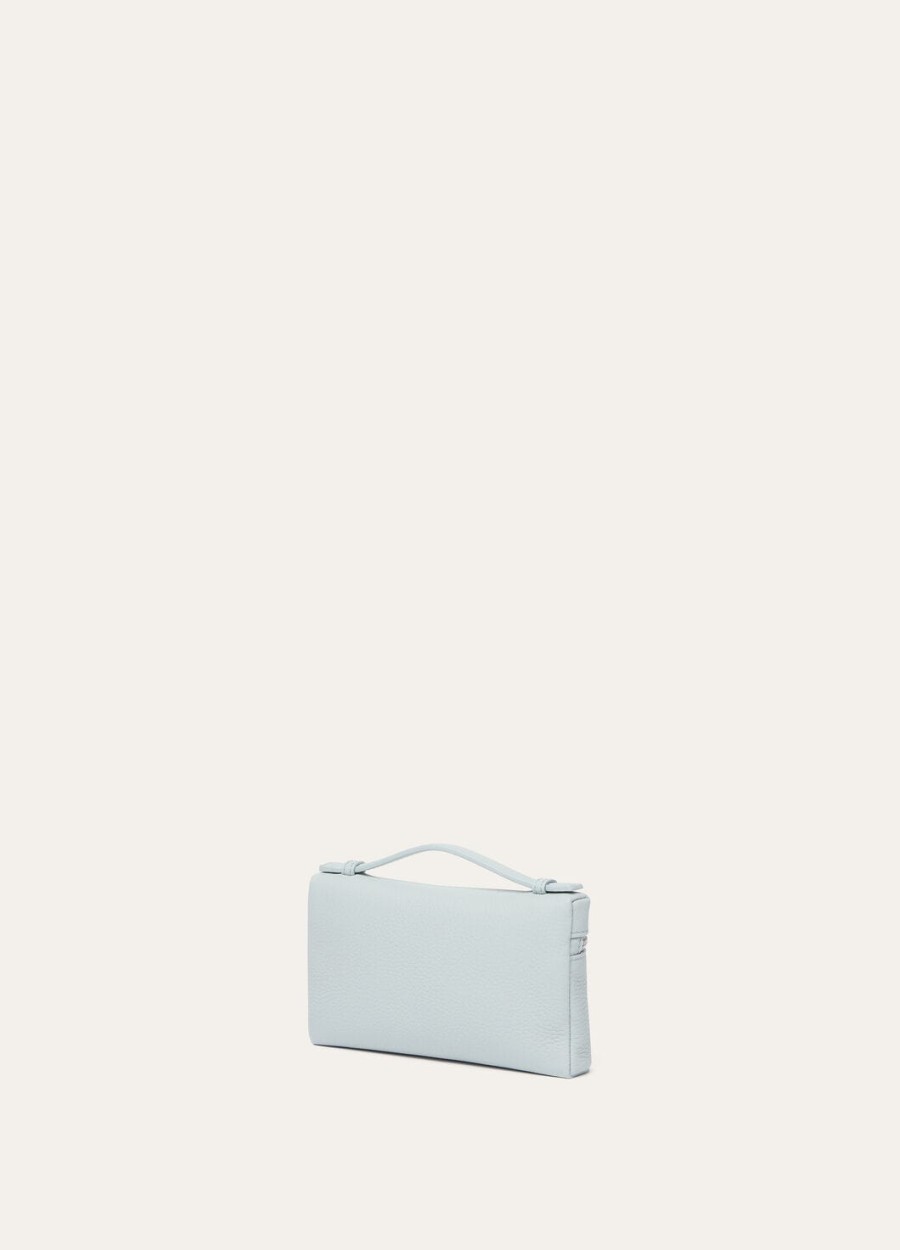 mini-etui met extra vakje van generfd kalfsleer in de kleur minty breezeantiek zilver.