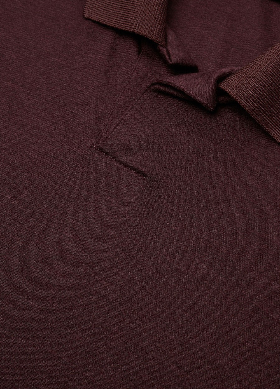 open poloshirt van zijde en kasjmier donker bordeauxrood.