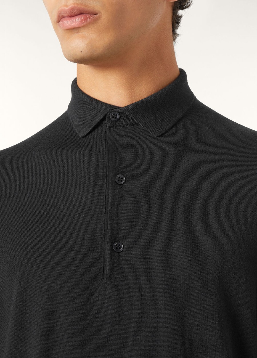 het zwarte poloshirt van the gift of kings