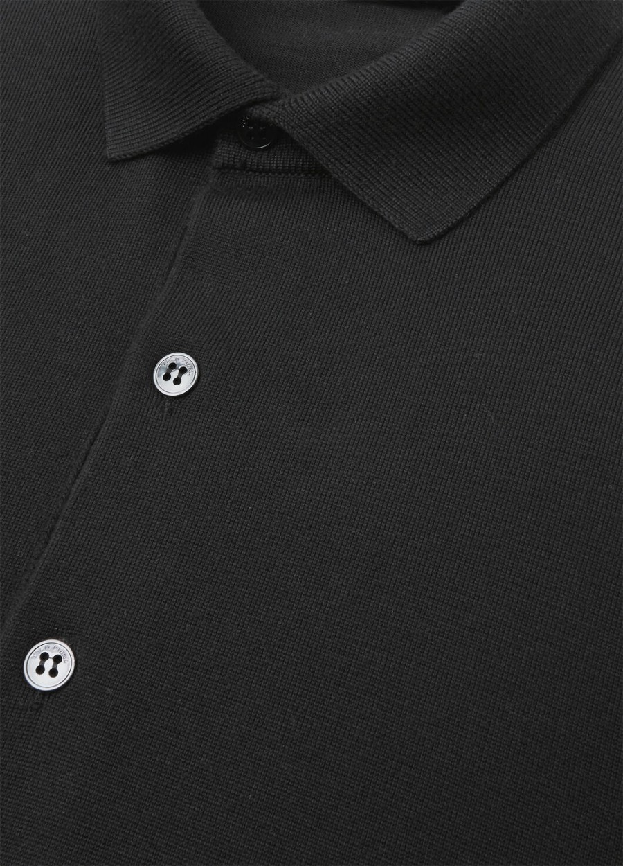 het zwarte poloshirt van the gift of kings