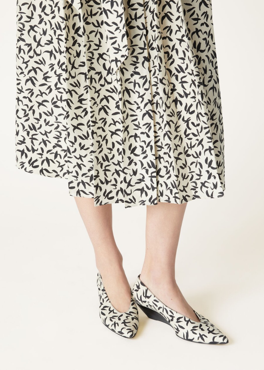 viola silk blacknougat wedge pump