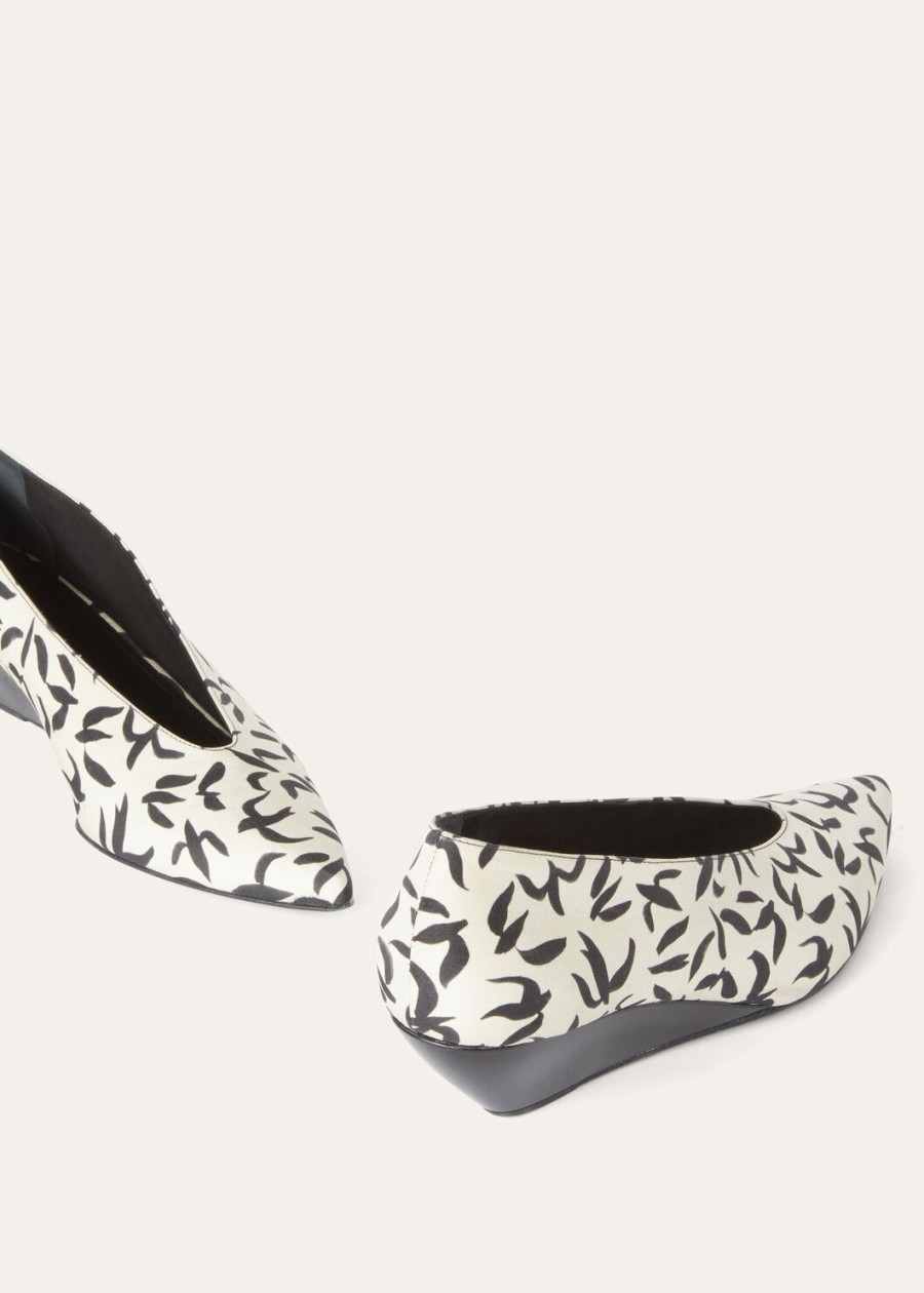 viola silk blacknougat wedge pump