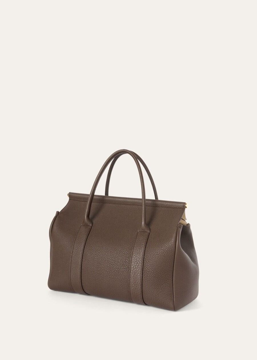 loom bag l32 van generfd kalfsleer donkerbruinzonnegoudkleurig.