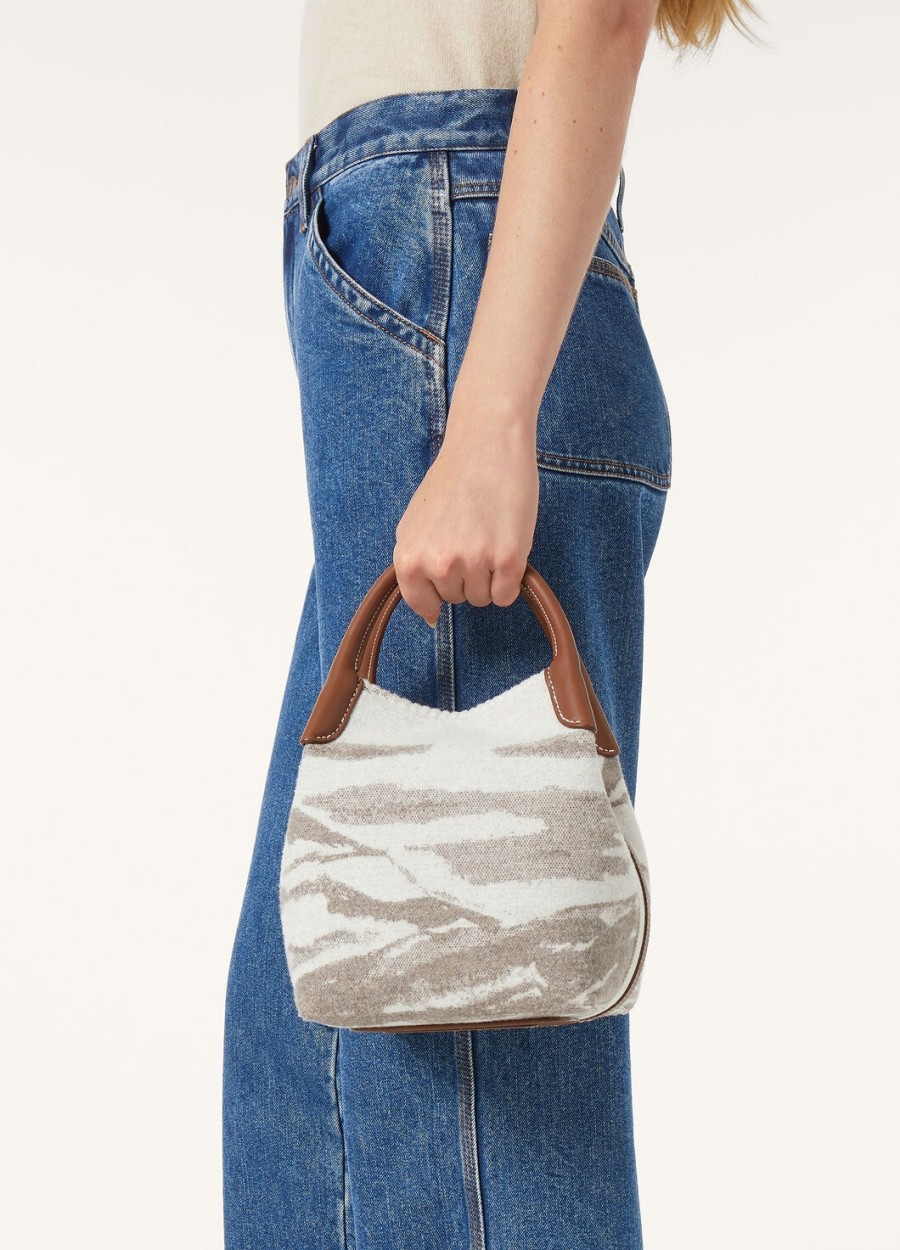 kleine tas van kasjmier scheerwol in de kleuren misty greywinter pebbleturquoisesun gold