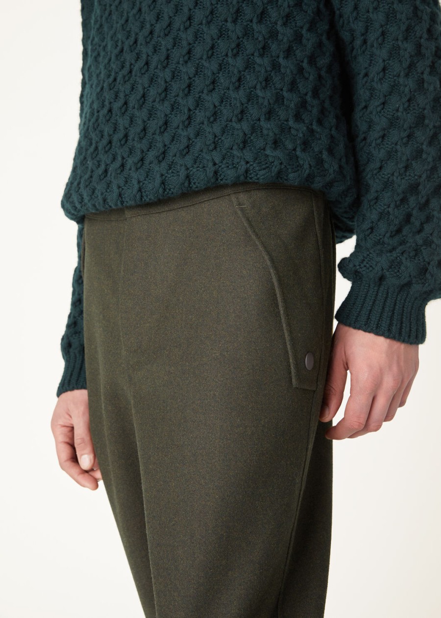 mees wollen broek in houtskoolkleur met schaduweffect
